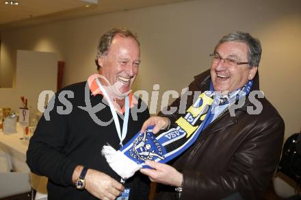 EBEL. Eishockey Bundesliga. Freiluftderby KAC gegen VSV in der Hypo Group Arena. Arnulf Komposch, Helmut Manzenreiter. Klagenfurt, am 9.1.2010.
Foto: Kuess

---
pressefotos, pressefotografie, kuess, qs, qspictures, sport, bild, bilder, bilddatenbank