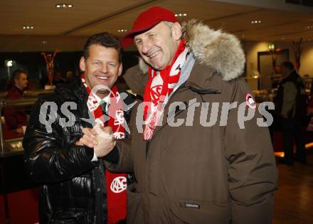 EBEL. Eishockey Bundesliga. Freiluftderby KAC gegen VSV in der Hypo Group Arena. Christian Scheider, Manfred Mertel. Klagenfurt, am 9.1.2010.
Foto: Kuess

---
pressefotos, pressefotografie, kuess, qs, qspictures, sport, bild, bilder, bilddatenbank