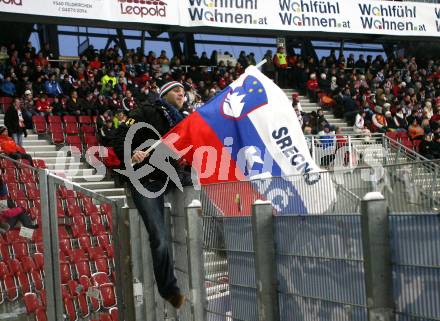 EBEL. Eishockey Bundesliga. Freiluftderby KAC gegen VSV in der Hypo Group Arena. Fans. Klagenfurt, am 9.1.2010.
Foto: Kuess

---
pressefotos, pressefotografie, kuess, qs, qspictures, sport, bild, bilder, bilddatenbank