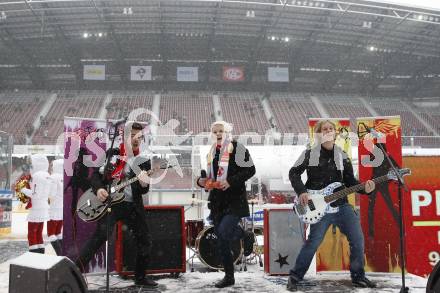 EBEL. Eishockey Bundesliga. Freiluftderby KAC gegen VSV in der Hypo Group Arena. Kaerntner Band. Klagenfurt, am 9.1.2010.
Foto: Kuess

---
pressefotos, pressefotografie, kuess, qs, qspictures, sport, bild, bilder, bilddatenbank