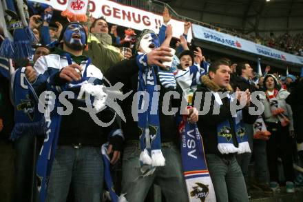 EBEL. Eishockey Bundesliga. Freiluftderby KAC gegen VSV in der Hypo Group Arena. Fans. Klagenfurt, am 9.1.2010.
Foto: Kuess

---
pressefotos, pressefotografie, kuess, qs, qspictures, sport, bild, bilder, bilddatenbank