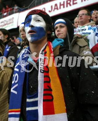 EBEL. Eishockey Bundesliga. Freiluftderby KAC gegen VSV in der Hypo Group Arena. VSV Fan. Klagenfurt, am 9.1.2010.
Foto: Kuess

---
pressefotos, pressefotografie, kuess, qs, qspictures, sport, bild, bilder, bilddatenbank