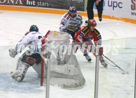 EBEL. Eishockey Bundesliga. Freiluftderby KAC gegen VSV in der Hypo Group Arena. GEIER Manuel (KAC), PROHASKA Gert, Thomas Pfeffer (VSV).  Klagenfurt, am 9.1.2010.
Foto: Kuess

---
pressefotos, pressefotografie, kuess, qs, qspictures, sport, bild, bilder, bilddatenbank