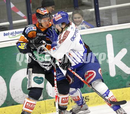 EBEL. Eishockey Bundesliga. EC Pasut VSV gegen Graz 99ers. Stefan Bacher, (VSV),  Matthias Schwab (Graz). Villach, am 15.1.2010.
Foto: Kuess 


---
pressefotos, pressefotografie, kuess, qs, qspictures, sport, bild, bilder, bilddatenbank