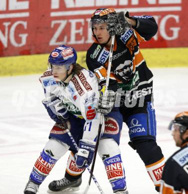 EBEL. Eishockey Bundesliga. EC Pasut VSV gegen Graz 99ers. Nico Toff,  (VSV), Ziga Grahut (Graz). Villach, am 15.1.2010.
Foto: Kuess 


---
pressefotos, pressefotografie, kuess, qs, qspictures, sport, bild, bilder, bilddatenbank