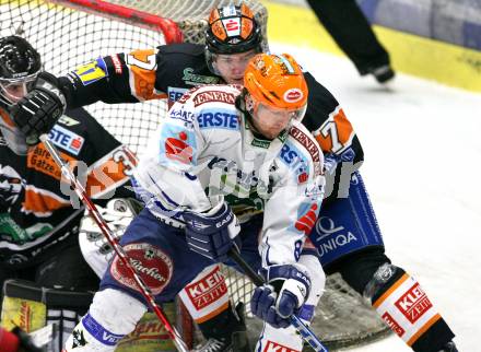 EBEL. Eishockey Bundesliga. EC Pasut VSV gegen Graz 99ers. Roland Kaspitz, (VSV), Victor Lindgren (Graz). Villach, am 15.1.2010.
Foto: Kuess 


---
pressefotos, pressefotografie, kuess, qs, qspictures, sport, bild, bilder, bilddatenbank