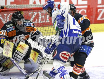 EBEL. Eishockey Bundesliga. EC Pasut VSV gegen Graz 99ers.  Kiel McLeod,  (VSV), Fabian Weinhandl (Graz). Villach, am 15.1.2010.
Foto: Kuess 


---
pressefotos, pressefotografie, kuess, qs, qspictures, sport, bild, bilder, bilddatenbank