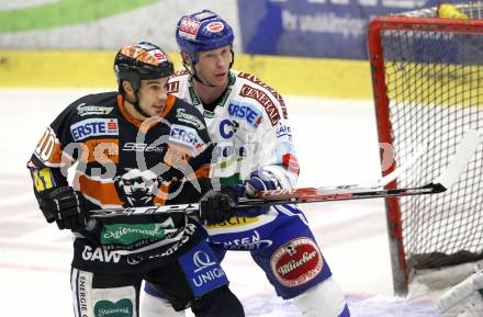 EBEL. Eishockey Bundesliga. EC Pasut VSV gegen Graz 99ers. Mike Stewart,  (VSV), Warren Norris (Graz). Villach, am 15.1.2010.
Foto: Kuess 


---
pressefotos, pressefotografie, kuess, qs, qspictures, sport, bild, bilder, bilddatenbank