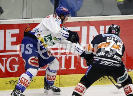 EBEL. Eishockey Bundesliga. EC Pasut VSV gegen Graz 99ers. Michael Raffl,  (VSV), Nick Kuiper (Graz). Villach, am 15.1.2010.
Foto: Kuess 


---
pressefotos, pressefotografie, kuess, qs, qspictures, sport, bild, bilder, bilddatenbank