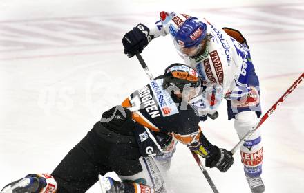 EBEL. Eishockey Bundesliga. EC Pasut VSV gegen Graz 99ers. Michael Raffl, (VSV), Victor Lindgren  (Graz). Villach, am 15.1.2010.
Foto: Kuess 


---
pressefotos, pressefotografie, kuess, qs, qspictures, sport, bild, bilder, bilddatenbank