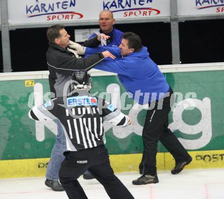 EBEL. Eishockey Bundesliga. EC Pasut VSV gegen Graz 99ers. Kruno Sekulic, Bill Gilligan. Villach, am 15.1.2010.
Foto: Kuess 


---
pressefotos, pressefotografie, kuess, qs, qspictures, sport, bild, bilder, bilddatenbank