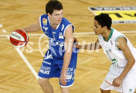 Basketball Bundesliga. Woerthersee Piraten gegen Oberwart Gunners. Samuel Bachlechner (Piraten), Paul Radakovics (Oberwart). Klagenfurt, 16.1.2010
Foto: Kuess

---
pressefotos, pressefotografie, kuess, qs, qspictures, sport, bild, bilder, bilddatenbank