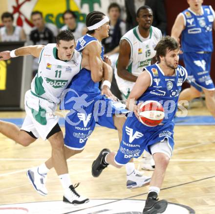 Basketball Bundesliga. Woerthersee Piraten gegen Oberwart Gunners. Admir Aljic (Piraten), Anthony Paez, Hannes Ochsenhofer (Oberwart). Klagenfurt, 16.1.2010
Foto: Kuess

---
pressefotos, pressefotografie, kuess, qs, qspictures, sport, bild, bilder, bilddatenbank