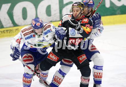 EBEL. Eishockey Bundesliga. EC Pasut VSV gegen EV Vienna Capitals.  Nikolas Petrik, Thomas Pfeffer, (VSV), Benoit Gratton (Vienna). Villach, am 17.1.2010.
Foto: Kuess 


---
pressefotos, pressefotografie, kuess, qs, qspictures, sport, bild, bilder, bilddatenbank