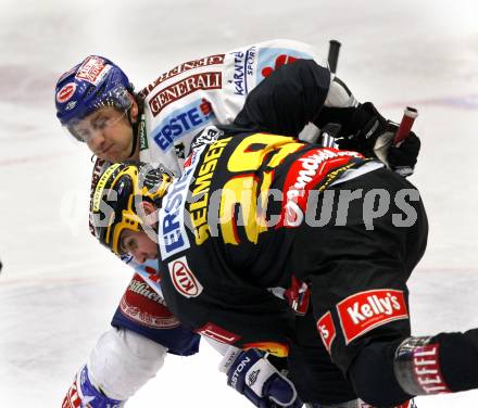 EBEL. Eishockey Bundesliga. EC Pasut VSV gegen EV Vienna Capitals.  Philipp Pinter,  (VSV), Sean Selmser (Vienna). Villach, am 17.1.2010.
Foto: Kuess 


---
pressefotos, pressefotografie, kuess, qs, qspictures, sport, bild, bilder, bilddatenbank