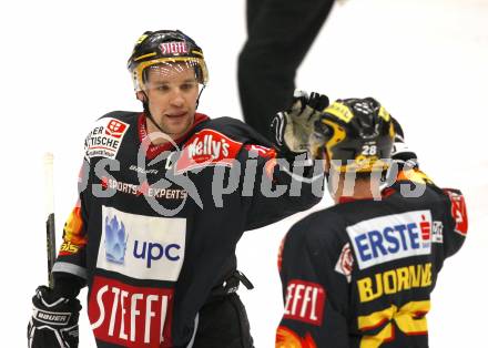 EBEL. Eishockey Bundesliga. EC Pasut VSV gegen EV Vienna Capitals.  Torjubel Benoit Gratton, Dan Bjornlie (Vienna). Villach, am 17.1.2010.
Foto: Kuess 


---
pressefotos, pressefotografie, kuess, qs, qspictures, sport, bild, bilder, bilddatenbank