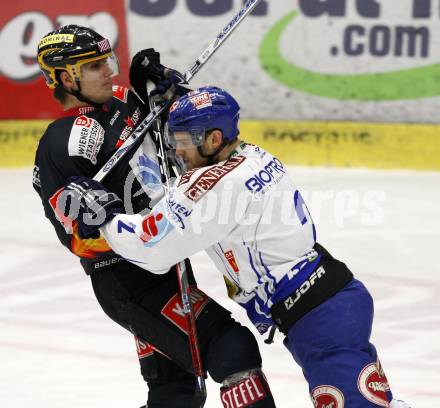 EBEL. Eishockey Bundesliga. EC Pasut VSV gegen EV Vienna Capitals.  Michael Mike Martin, (VSV), Marcel Rodman (Vienna). Villach, am 17.1.2010.
Foto: Kuess 


---
pressefotos, pressefotografie, kuess, qs, qspictures, sport, bild, bilder, bilddatenbank