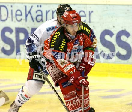 EBEL. Eishockey Bundesliga. KAC gegen Alba Volan SAPA Fehervar. KALT Dieter (KAC), JOBB David (Alba Volan). Klagenfurt, am 17.1.2010.
Foto: Kuess

---
pressefotos, pressefotografie, kuess, qs, qspictures, sport, bild, bilder, bilddatenbank