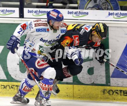 EBEL. Eishockey Bundesliga. EC Pasut VSV gegen EV Vienna Capitals.  Nikolas Petrik, (VSV), Marcel Rodman (Vienna). Villach, am 17.1.2010.
Foto: Kuess 


---
pressefotos, pressefotografie, kuess, qs, qspictures, sport, bild, bilder, bilddatenbank