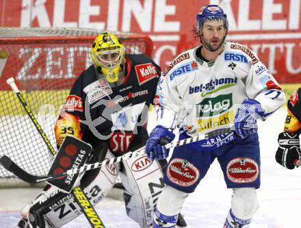 EBEL. Eishockey Bundesliga. EC Pasut VSV gegen EV Vienna Capitals.  Kiel McLeod, (VSV), Frederic Cassivi (Vienna). Villach, am 17.1.2010.
Foto: Kuess 


---
pressefotos, pressefotografie, kuess, qs, qspictures, sport, bild, bilder, bilddatenbank