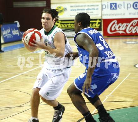 Basketball Bundesliga. Woerthersee Piraten gegen Oberwart Gunners. Andreas Kuttnig (Piraten), Jonathan Levy (Oberwart). Klagenfurt, 16.1.2010
Foto: Kuess

---
pressefotos, pressefotografie, kuess, qs, qspictures, sport, bild, bilder, bilddatenbank