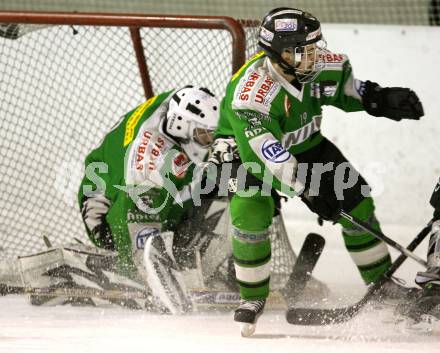 Eishockey CHL. VST Voelkermarkt gegen EC Feld am See.  Manuel Pernutsch, Gilbert Moser (Voelkermarkt). Voelkermarkt, am 16.1.2010.
Foto: Kuess 


---
pressefotos, pressefotografie, kuess, qs, qspictures, sport, bild, bilder, bilddatenbank