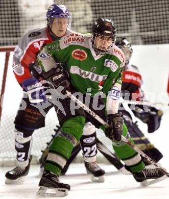 Eishockey CHL. VST Voelkermarkt gegen EC Feld am See.  Florian Martin (Voelkermarkt), Guenter Kilzer (Feld am See). Voelkermarkt, am 16.1.2010.
Foto: Kuess 


---
pressefotos, pressefotografie, kuess, qs, qspictures, sport, bild, bilder, bilddatenbank