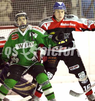 Eishockey CHL. VST Voelkermarkt gegen EC Feld am See.  Gilbert Moser (Voelkermarkt), Gerald Klammer (Feld am See). Voelkermarkt, am 16.1.2010.
Foto: Kuess 


---
pressefotos, pressefotografie, kuess, qs, qspictures, sport, bild, bilder, bilddatenbank