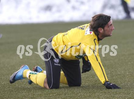 Fussball Bundesliga. Testspiel SK Austria Kaernten gegen SK St. Andrae/WAC. Eldin Adilovic (Austria Kaernten). Klagenfurt, am 19.1.2010.
Foto: Kuess
---
pressefotos, pressefotografie, kuess, qs, qspictures, sport, bild, bilder, bilddatenbank