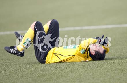 Fussball Bundesliga. Testspiel SK Austria Kaernten gegen SK St. Andrae/WAC. Verletzt Christian Prawda (Austria Kaernten). Klagenfurt, am 19.1.2010.
Foto: Kuess
---
pressefotos, pressefotografie, kuess, qs, qspictures, sport, bild, bilder, bilddatenbank