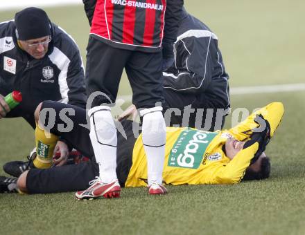 Fussball Bundesliga. Testspiel SK Austria Kaernten gegen SK St. Andrae/WAC. Verletzt Christian Prawda (Austria Kaernten). Klagenfurt, am 19.1.2010.
Foto: Kuess
---
pressefotos, pressefotografie, kuess, qs, qspictures, sport, bild, bilder, bilddatenbank