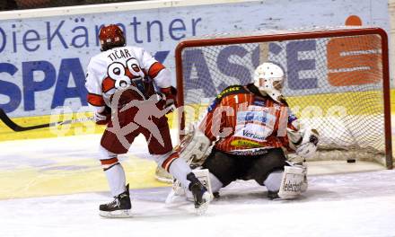 EBEL. Eishockey Bundesliga. KAC gegen HK Acroni Jesenice. Penaltyschiessen Jordan Parise, (KAC),  Rok Ticar (Jesenice). Klagenfurt, am 22.1.2010.
Foto: Kuess

---
pressefotos, pressefotografie, kuess, qs, qspictures, sport, bild, bilder, bilddatenbank