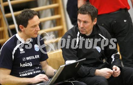 Volleyball MEVZA. ATSC Wildcats gegen Rijeka. Co-Trainer Luca Tarantini, Trainer Helmut Voggenberger (Wildcats). Klagenfurt, 23.1.2010
Foto: Kuess

---
pressefotos, pressefotografie, kuess, qs, qspictures, sport, bild, bilder, bilddatenbank