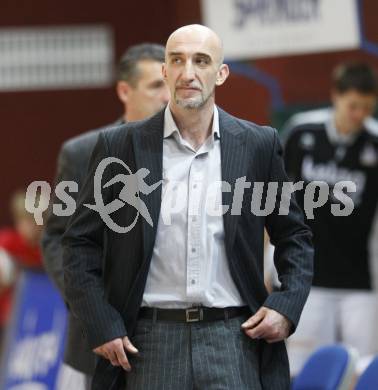 Basketball Bundesliga. Woerthersee Piraten gegen Oberwart Gunners. Trainer Nenad Videka (Piraten). Klagenfurt, 16.1.2010
Foto: Kuess

---
pressefotos, pressefotografie, kuess, qs, qspictures, sport, bild, bilder, bilddatenbank