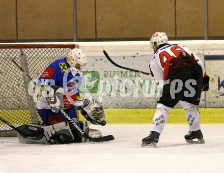 Eishockey CHL. EC Tarco Woelfe Klagenfurt gegen UEC Leisach. Felix Kraiger (Tarco), Alexander Kraetschmer (Leisach). Klagenfurt, am 23.1.2010.
Foto: Kuess

---
pressefotos, pressefotografie, kuess, qs, qspictures, sport, bild, bilder, bilddatenbank