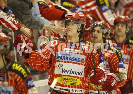 EBEL. Eishockey Bundesliga. KAC gegen EV Vienna Capitals. Thomas Hundertpfund, Martin Schumnig, Jeff Shantz (KAC). Klagenfurt, am 24.1.2010.
Foto: Kuess

---
pressefotos, pressefotografie, kuess, qs, qspictures, sport, bild, bilder, bilddatenbank