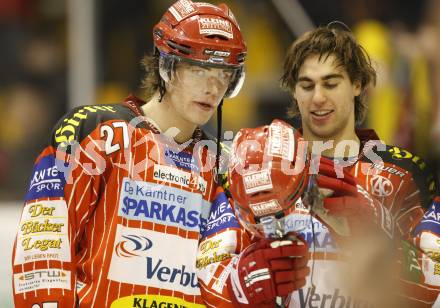 EBEL. Eishockey Bundesliga. KAC gegen EV Vienna Capitals. Thomas Hundertpfund, Martin Schumnig (KAC). Klagenfurt, am 24.1.2010.
Foto: Kuess

---
pressefotos, pressefotografie, kuess, qs, qspictures, sport, bild, bilder, bilddatenbank