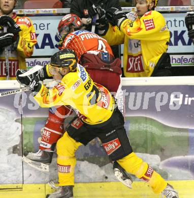 EBEL. Eishockey Bundesliga. KAC gegen EV Vienna Capitals. Markus Pirmann, (KAC), Benoit Gratton (Caps). Klagenfurt, am 24.1.2010.
Foto: Kuess

---
pressefotos, pressefotografie, kuess, qs, qspictures, sport, bild, bilder, bilddatenbank