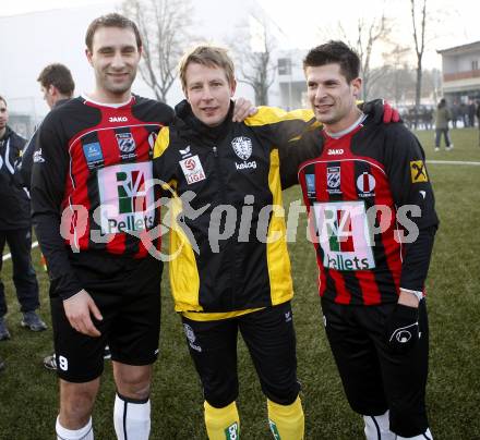 Fussball Bundesliga. Testspiel SK Austria Kaernten gegen SK St. Andrae/WAC. Thomas Riedl (Austria Kaernten), Marco Reich, Markus Kreuz (St. Andrae/WAC). Klagenfurt, am 19.1.2010.
Foto: Kuess
---
pressefotos, pressefotografie, kuess, qs, qspictures, sport, bild, bilder, bilddatenbank