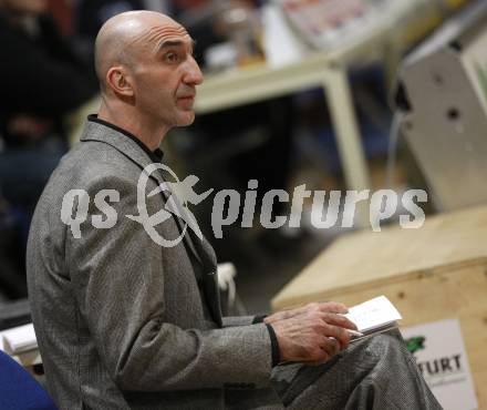 Basketball Bundesliga. Woerthersee Piraten gegen BasketClubs Vienna. Trainer Nenad Videka (Piraten). Klagenfurt, 24.1.2010
Foto: Kuess

---
pressefotos, pressefotografie, kuess, qs, qspictures, sport, bild, bilder, bilddatenbank