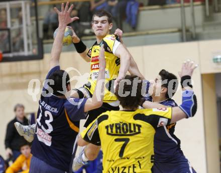 Handball OEHB Cup. SC Ferlach gegen ULZ Schwaz. STUSAJ Bostjan, GOESCHL Markus (Ferlach), FEICHTINGER Sebastian (Schwaz). Ferlach, 29.1.2010.
Foto: Kuess

---
pressefotos, pressefotografie, kuess, qs, qspictures, sport, bild, bilder, bilddatenbank