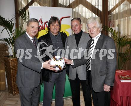 Fussball. Kaerntner Fussballverband. KFV Trainer Fortbildungslehrgang.  Lippitz Werner, Didi Constantini, Walter Ludescher, Alois Jagodic. Velden, 30.1.2010.
Foto: Kuess
---
pressefotos, pressefotografie, kuess, qs, qspictures, sport, bild, bilder, bilddatenbank