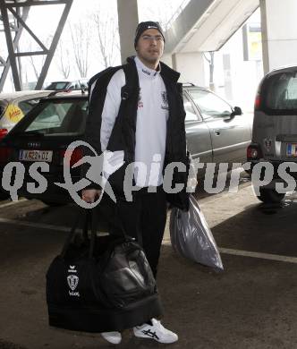 Fussball Bundesliga. SK Austria Kaernten. Abfahrt ins Trainingslager. Heinz Weber. Klagenfurt, am 27.1.2010.
Foto: Kuess
---
pressefotos, pressefotografie, kuess, qs, qspictures, sport, bild, bilder, bilddatenbank