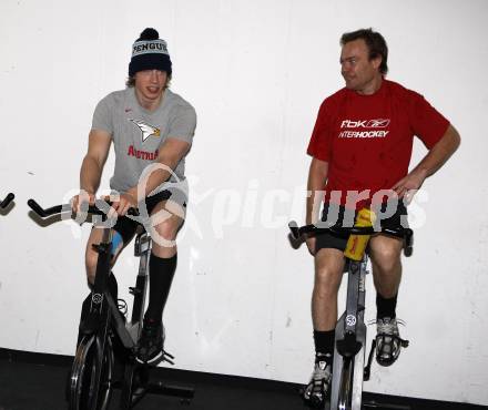 EBEL. Eishockey Bundesliga. Training VSV. Michael Raffl, Mikael Wahlberg. Villach, am 30.1.2010.
Foto: Kuess
---
pressefotos, pressefotografie, kuess, qs, qspictures, sport, bild, bilder, bilddatenbank