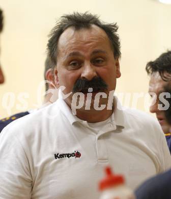 Handball OEHB Cup. SC Ferlach gegen ULZ Schwaz. Trainer Mariusz Kaczmarek (Ferlach). Ferlach, 29.1.2010.
Foto: Kuess

---
pressefotos, pressefotografie, kuess, qs, qspictures, sport, bild, bilder, bilddatenbank