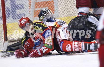 EBEL. Eishockey Bundesliga. KAC gegen HK Acroni Jesenice. Manuel Geier (KAC), Dov Grumet-Morris  (Jesenice). Klagenfurt, am 13.10.2009.
Foto: Kuess 

---
pressefotos, pressefotografie, kuess, qs, qspictures, sport, bild, bilder, bilddatenbank