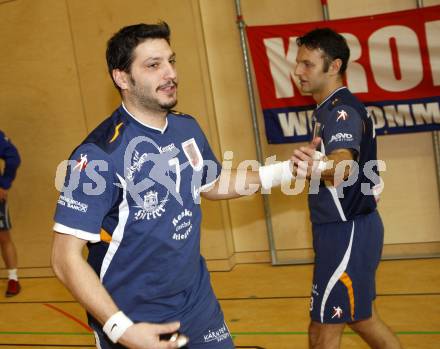 Handball OEHB Cup. SC Ferlach gegen ULZ Schwaz. KOSCHU Christian, Dino Poje  (Ferlach). Ferlach, 29.1.2010.
Foto: Kuess

---
pressefotos, pressefotografie, kuess, qs, qspictures, sport, bild, bilder, bilddatenbank