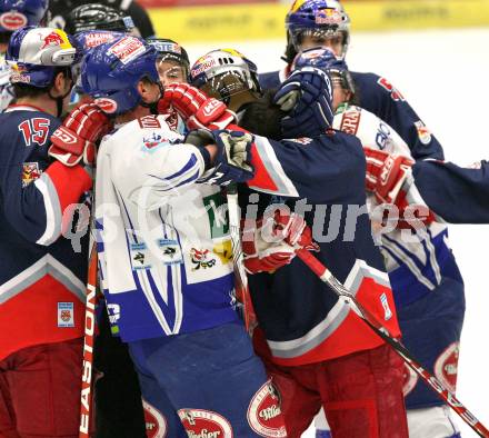 EBEL. Eishockey Bundesliga. EC Pasut VSV gegen Red Bulls Salzburg.  Rauferei Mike Stewart, (VSV),  Daniel Welser (Salzburg). Villach, am 31.1.2010.
Foto: Kuess 


---
pressefotos, pressefotografie, kuess, qs, qspictures, sport, bild, bilder, bilddatenbank