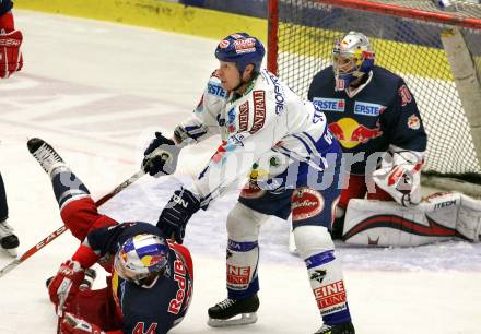 EBEL. Eishockey Bundesliga. EC Pasut VSV gegen Red Bulls Salzburg.  Mike Stewart, (VSV), Douglas Lynch, David Leneveu (Salzburg). Villach, am 31.1.2010.
Foto: Kuess 


---
pressefotos, pressefotografie, kuess, qs, qspictures, sport, bild, bilder, bilddatenbank