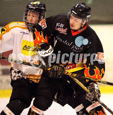 Eishockey Carinthian Hockey League. CHL. USC Velden gegen EC-SV Spittal. Gernot Kucher (Velden), Oberrauner Oliver (Spittal). Velden, am 30.01.2010
Foto: Kuess 
---
pressefotos, pressefotografie, kuess, qs, qspictures, sport, bild, bilder, bilddatenbank